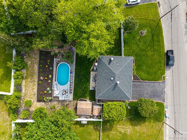 16 Lynx Lane, East Setauket, NY 11733