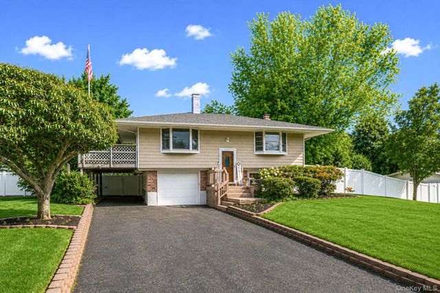 16 Lynx Lane, East Setauket, NY 11733