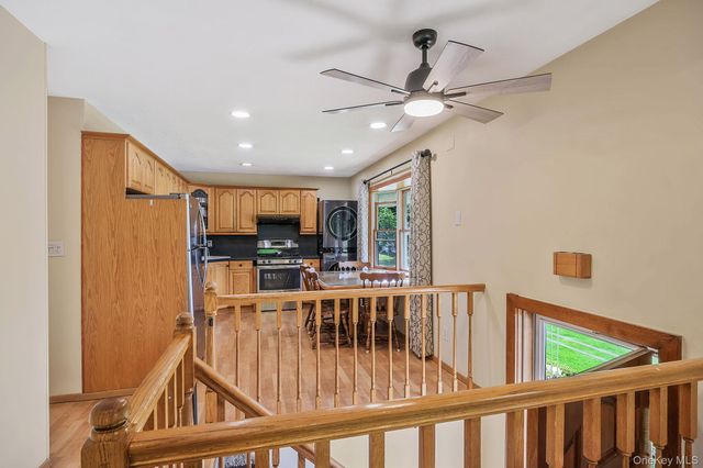 16 Lynx Lane, East Setauket, NY 11733