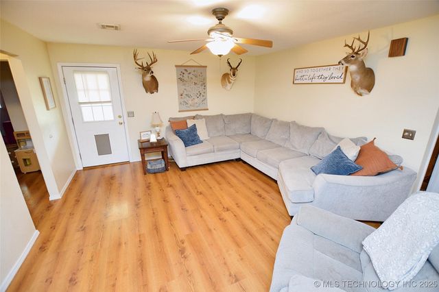 17611 W Stone Chapel Road, Tahlequah, OK 74464