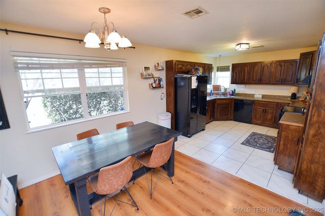 17611 W Stone Chapel Road, Tahlequah, OK 74464