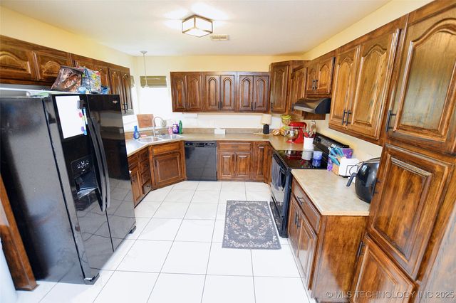 17611 W Stone Chapel Road, Tahlequah, OK 74464