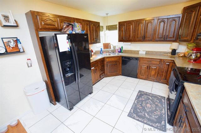 17611 W Stone Chapel Road, Tahlequah, OK 74464