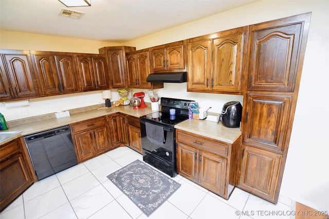 17611 W Stone Chapel Road, Tahlequah, OK 74464