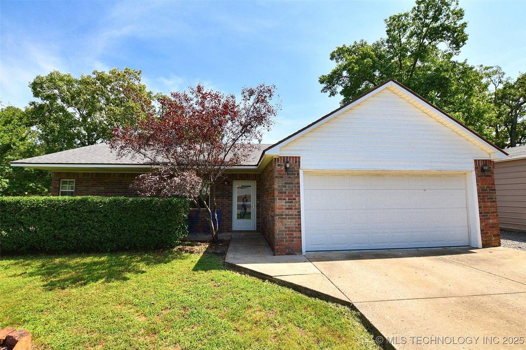 17611 W Stone Chapel Road, Tahlequah, OK 74464