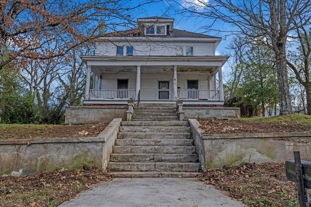 513 S 4th St, Pulaski, TN 38478