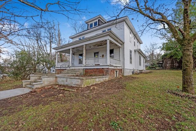 513 S 4th St, Pulaski, TN 38478