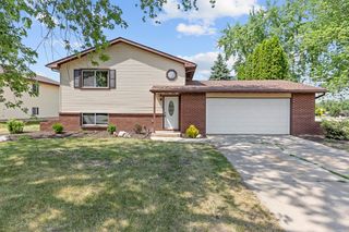 3920 W 76th Lane, Merrillville, IN 46410
