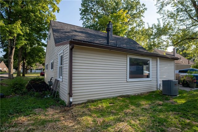 2378 Clyde Street, Poland, OH 44514