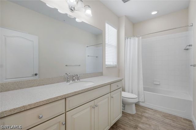 2343 Sheen LN 405, Naples, FL 34120