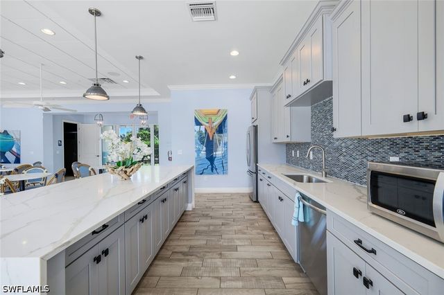 2343 Sheen LN 405, Naples, FL 34120