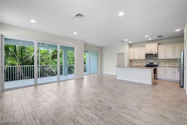 2343 Sheen LN 405, Naples, FL 34120