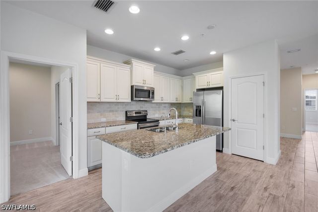 2343 Sheen LN 405, Naples, FL 34120