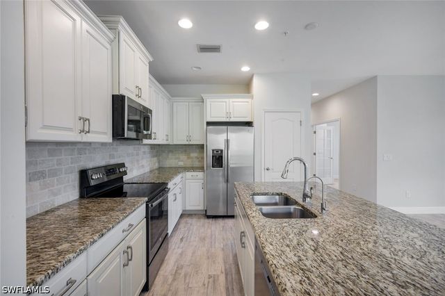2343 Sheen LN 405, Naples, FL 34120
