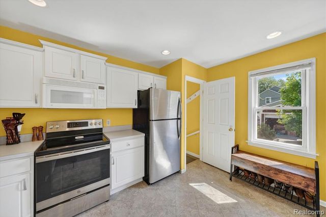 1327 Mohawk Avenue, Royal Oak, MI 48067
