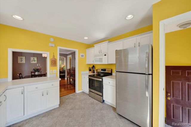 1327 Mohawk Avenue, Royal Oak, MI 48067