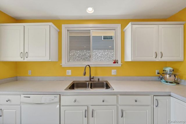 1327 Mohawk Avenue, Royal Oak, MI 48067