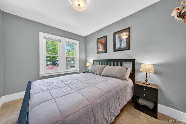 1327 Mohawk Avenue, Royal Oak, MI 48067