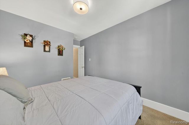 1327 Mohawk Avenue, Royal Oak, MI 48067