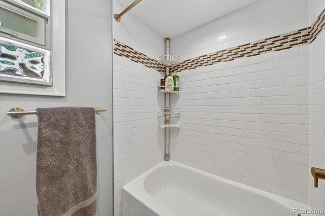1327 Mohawk Avenue, Royal Oak, MI 48067