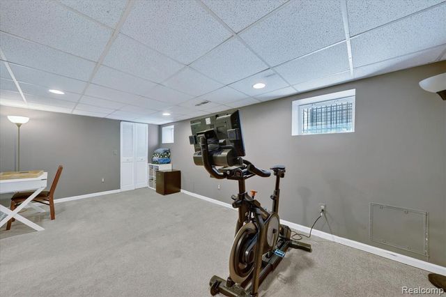 1327 Mohawk Avenue, Royal Oak, MI 48067