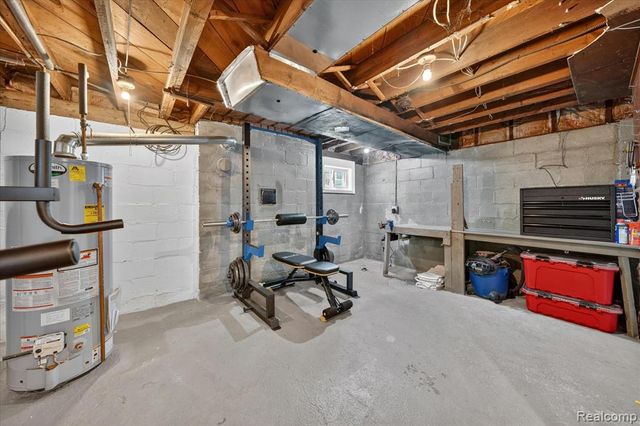 1327 Mohawk Avenue, Royal Oak, MI 48067