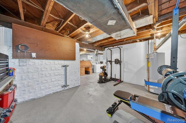 1327 Mohawk Avenue, Royal Oak, MI 48067