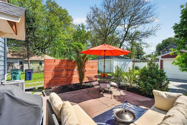 1327 Mohawk Avenue, Royal Oak, MI 48067