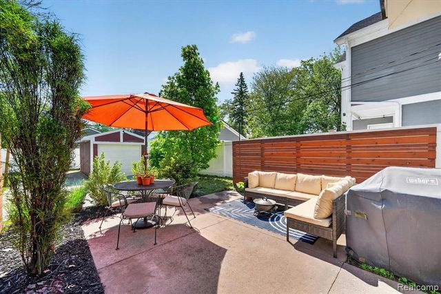 1327 Mohawk Avenue, Royal Oak, MI 48067
