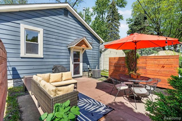 1327 Mohawk Avenue, Royal Oak, MI 48067