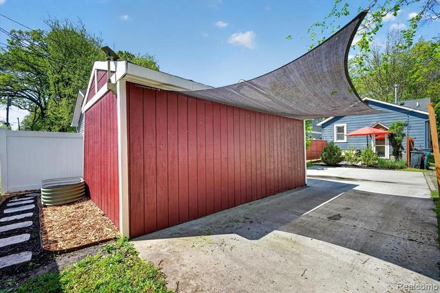 1327 Mohawk Avenue, Royal Oak, MI 48067