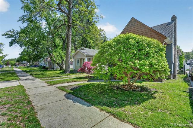 1327 Mohawk Avenue, Royal Oak, MI 48067