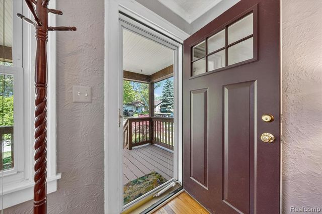 1327 Mohawk Avenue, Royal Oak, MI 48067