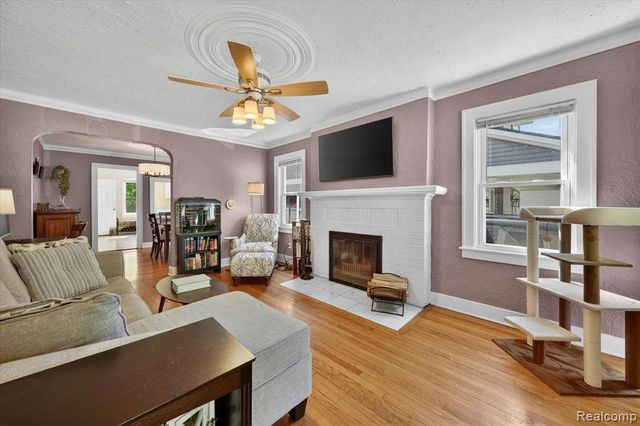 1327 Mohawk Avenue, Royal Oak, MI 48067