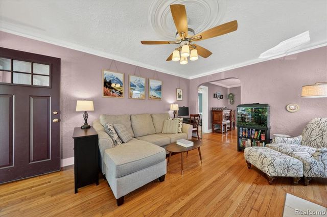1327 Mohawk Avenue, Royal Oak, MI 48067