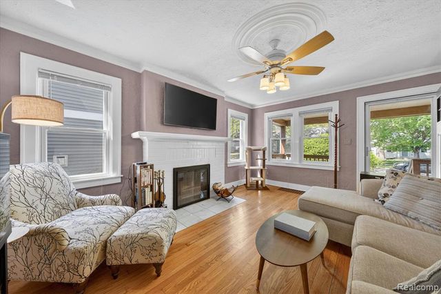 1327 Mohawk Avenue, Royal Oak, MI 48067