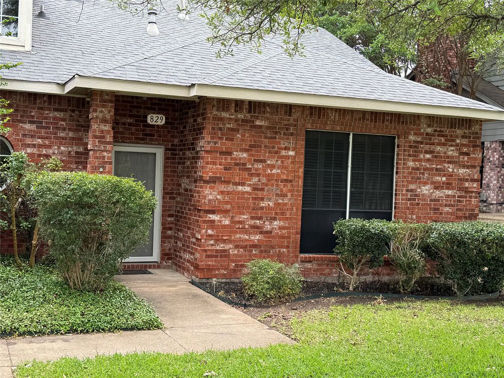 827 Ash Grove Lane 829, Desoto, TX 75115