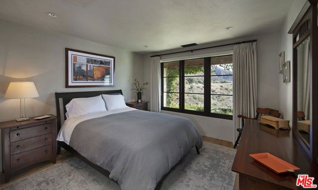 965 Park Lane, Santa Barbara, CA 93108