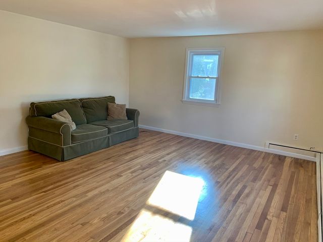 18 Guernsey Street 2, Marblehead, MA 01945