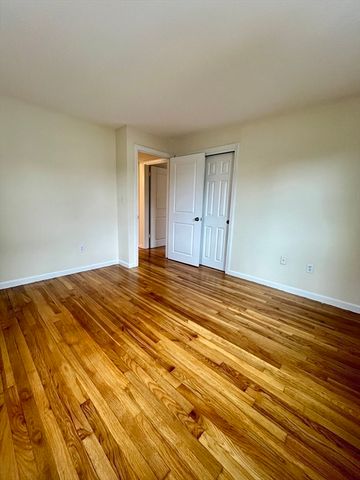 18 Guernsey Street 2, Marblehead, MA 01945