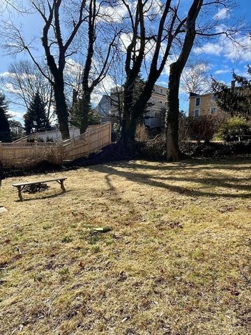 18 Guernsey Street 2, Marblehead, MA 01945