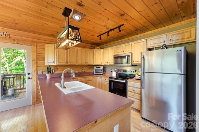 291 Appalachian Trail, Maggie Valley, NC 28751