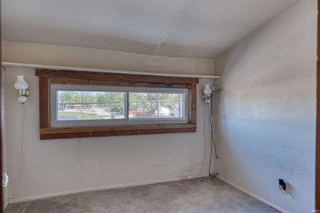 1400 N Boeke Road, Evansville, IN 47711