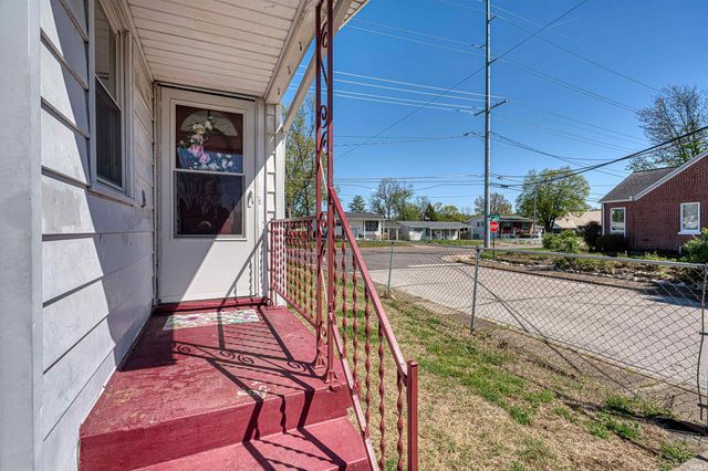 1400 N Boeke Road, Evansville, IN 47711