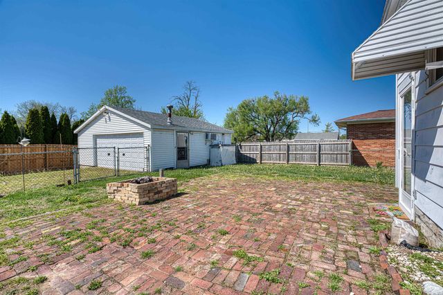 1400 N Boeke Road, Evansville, IN 47711