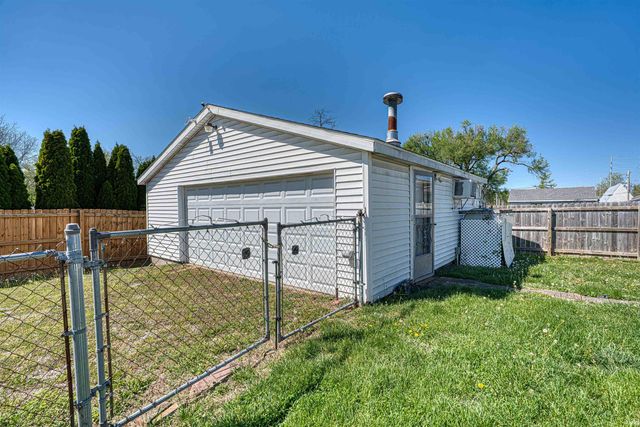 1400 N Boeke Road, Evansville, IN 47711