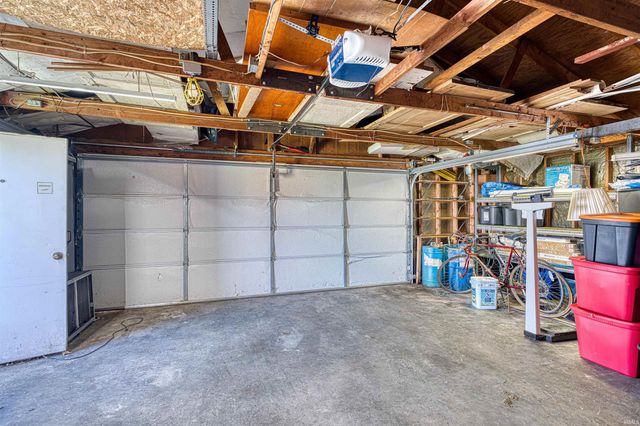 1400 N Boeke Road, Evansville, IN 47711