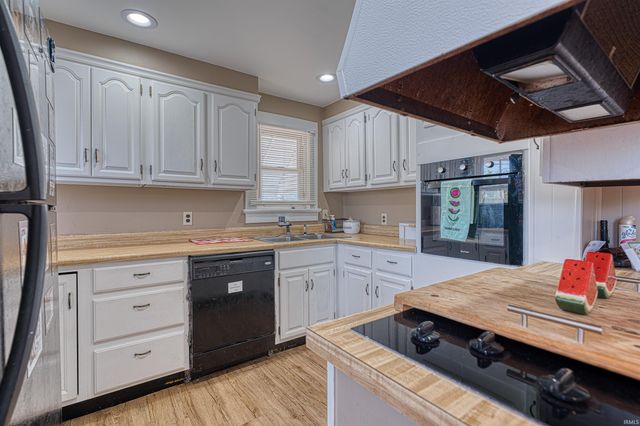 1400 N Boeke Road, Evansville, IN 47711