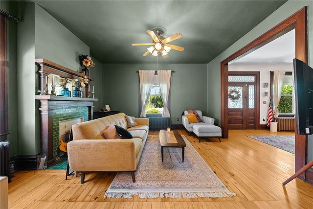 221 N Wade Ave, E Washington Boro, PA 15301