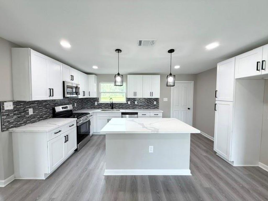 2626 Woodland Street, La Marque, TX 77568